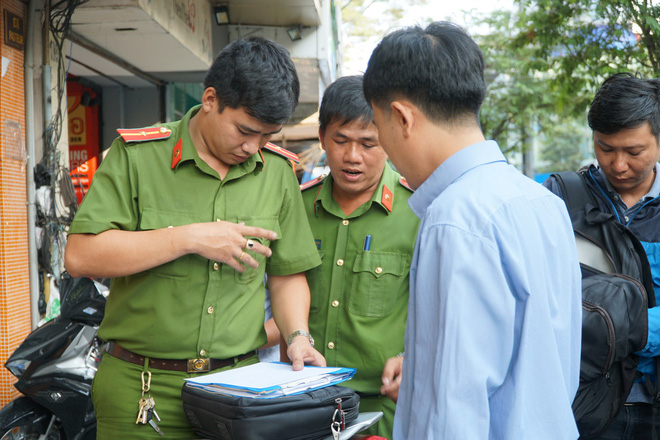 Ông Đoàn Ngọc Hải yêu cầu quán karaoke tháo cửa thoát hiểm, phạt 35 triệu đồng Ông Đoàn Ngọc Hải yêu cầu quán karaoke tháo cửa thoát hiểm, phạt 35 triệu đồng